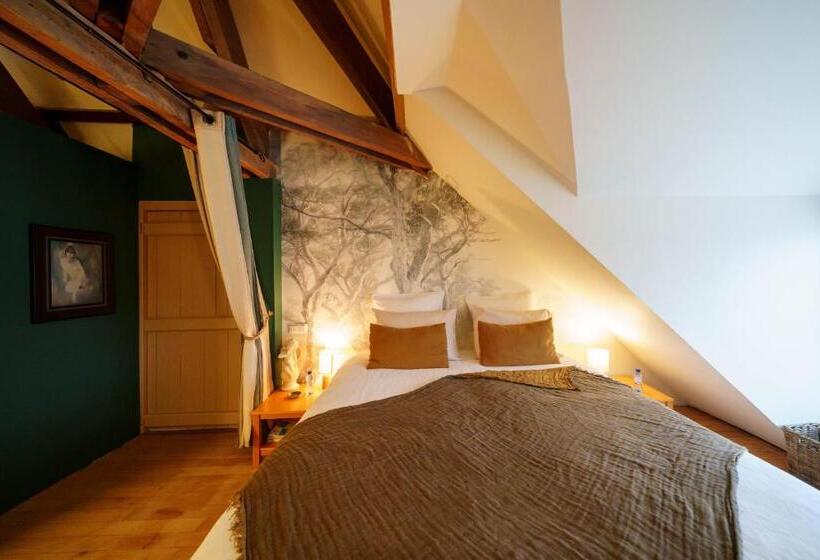 اتاق خانوادگی, Le Jardin Des Secrets