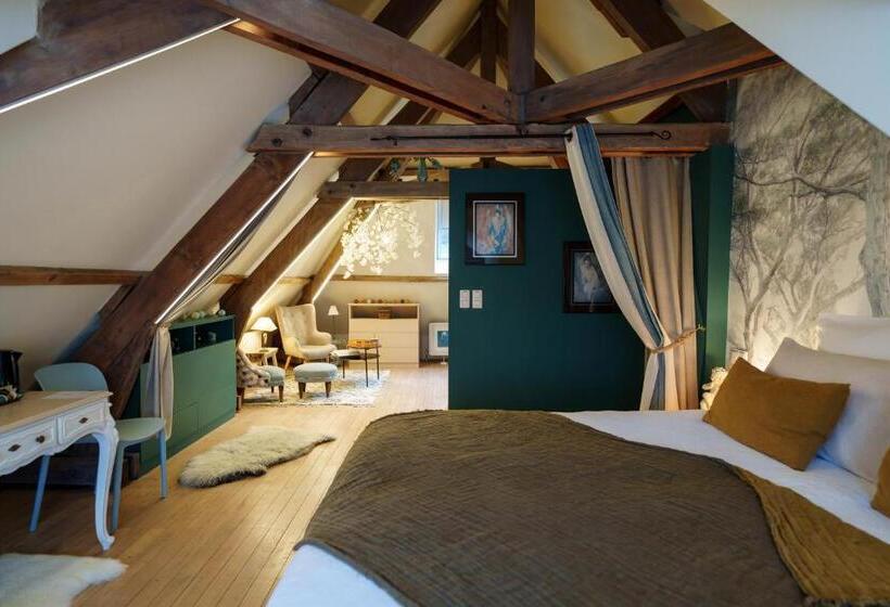 اتاق خانوادگی, Le Jardin Des Secrets