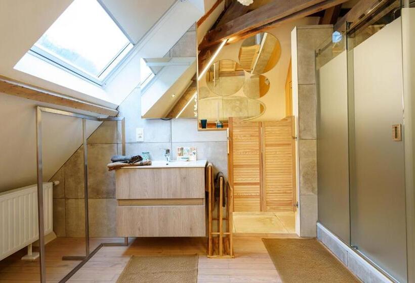 اتاق خانوادگی, Le Jardin Des Secrets