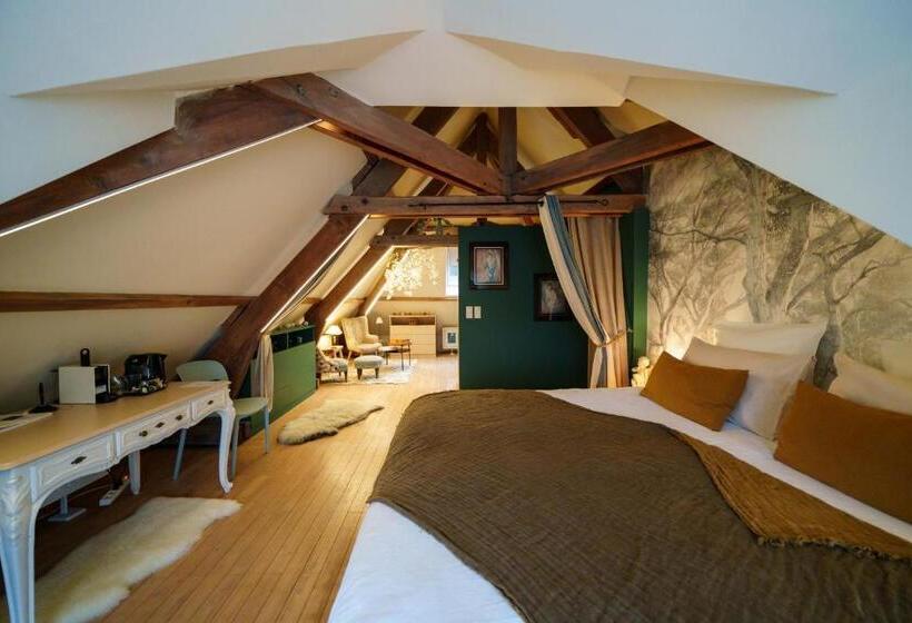 اتاق خانوادگی, Le Jardin Des Secrets