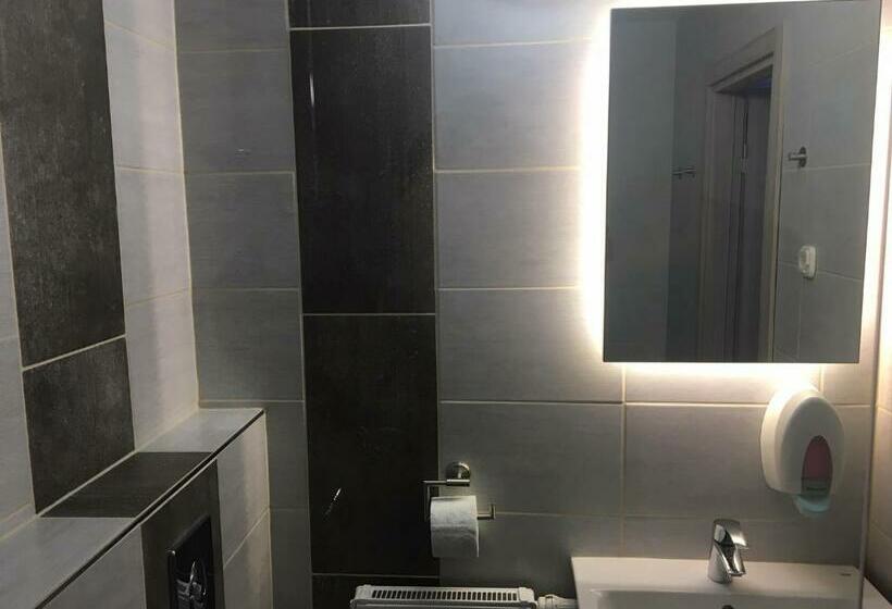 اتاق استاندارد چهار تخته, Hooper S Vendégház