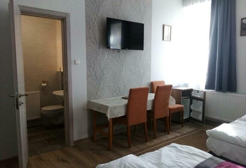 اتاق استاندارد سه نفره, Hooper S Vendégház