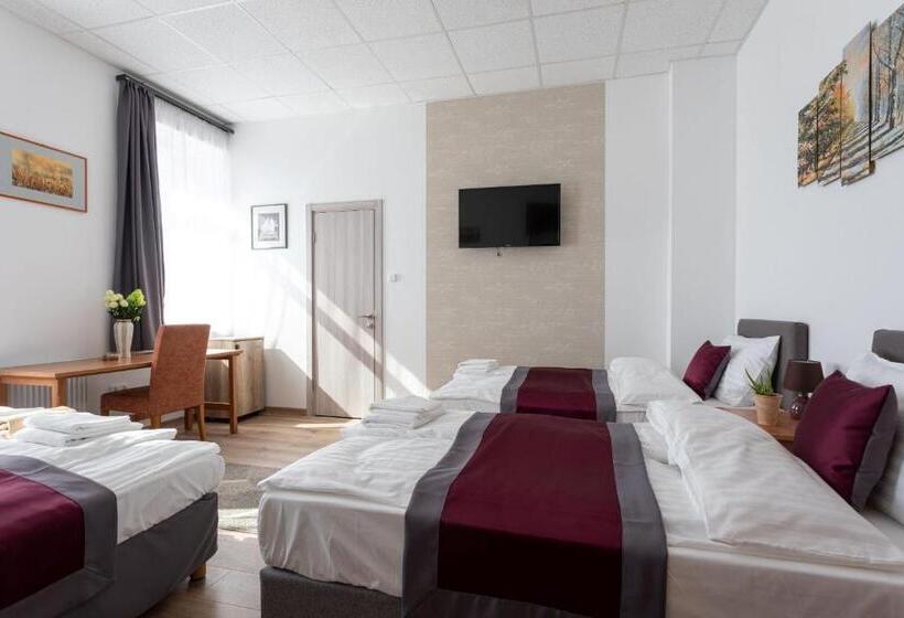 اتاق استاندارد چهار تخته, Hooper S Vendégház