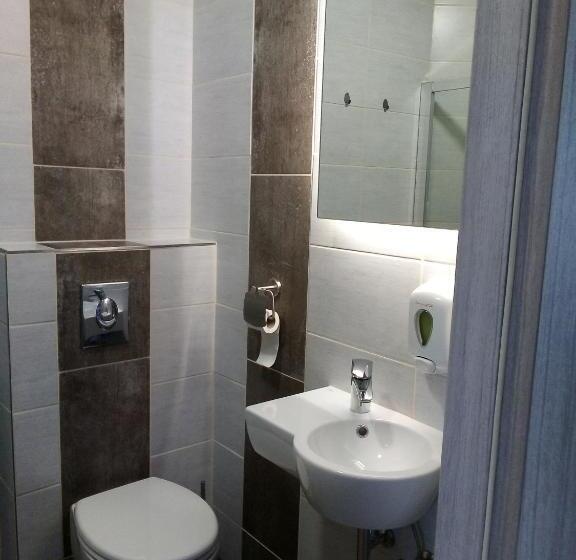 اتاق استاندارد سه نفره, Hooper S Vendégház