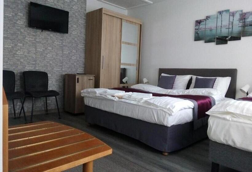 اتاق استاندارد سه نفره, Hooper S Vendégház