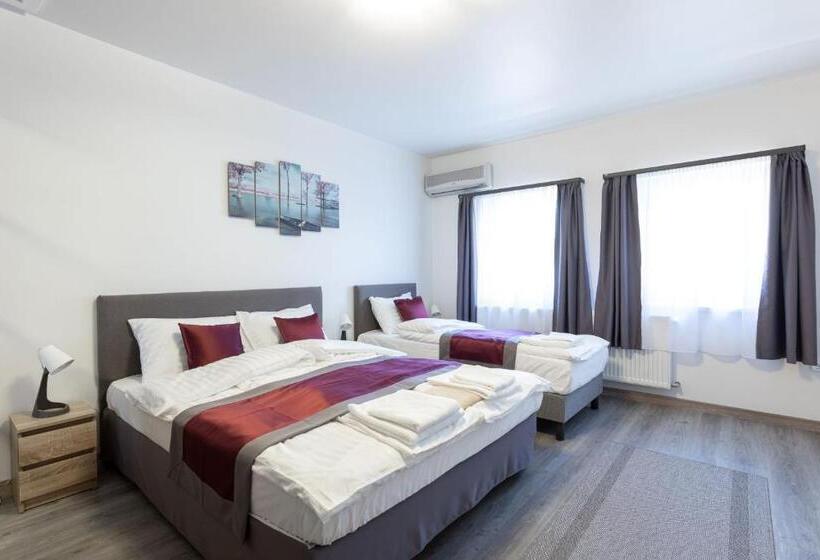 اتاق استاندارد سه نفره, Hooper S Vendégház