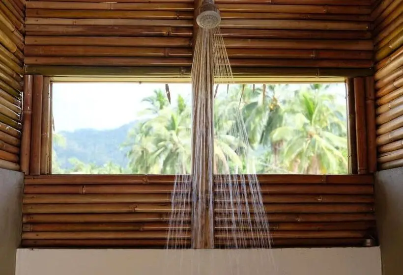 バス共有のスタンダードルーム, Palayan Paradise Huts