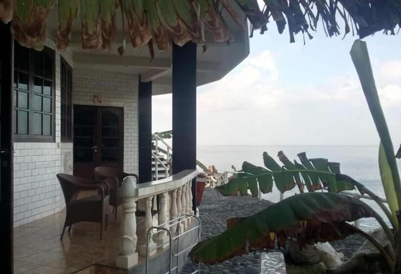 オーシャンビューのデラックストリプルルーム, Arjunabungalows