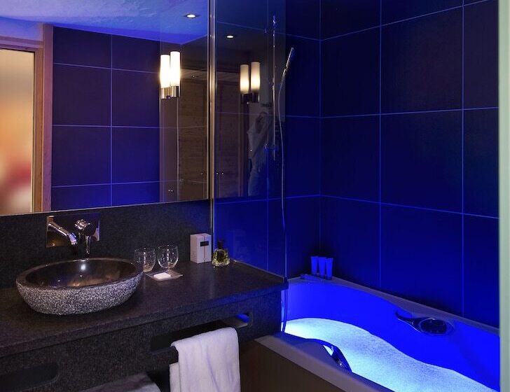 סוויטת ג'וניור, Au Coeur Du Village