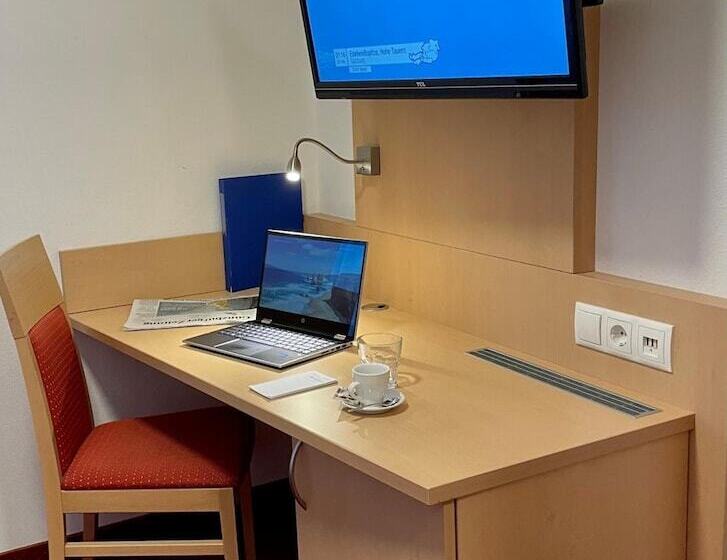 غرفة عائلية, Bettina Garni