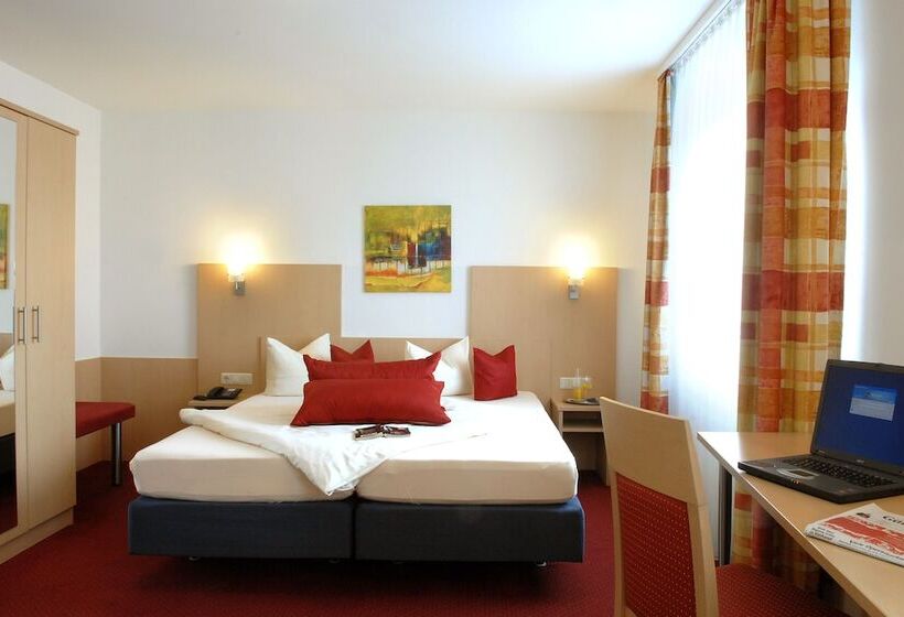 غرفة عائلية, Bettina Garni