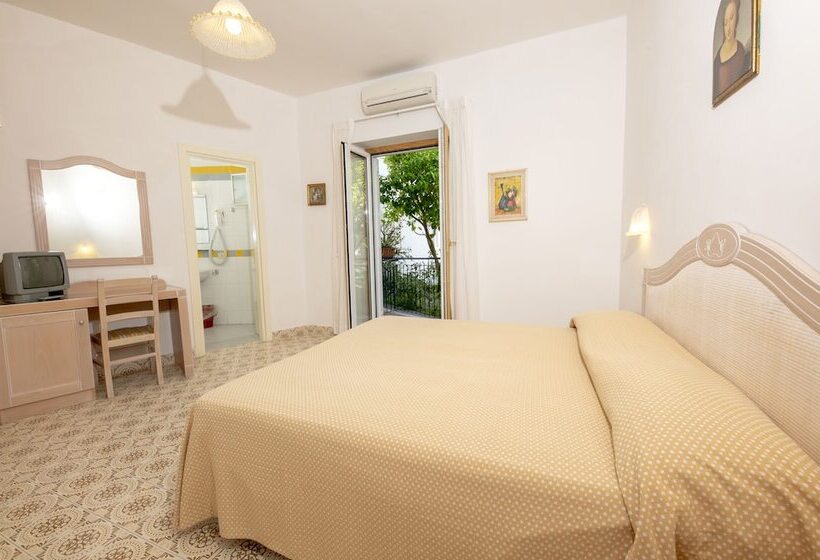 חדר סטנדרט לשלושה, Candia