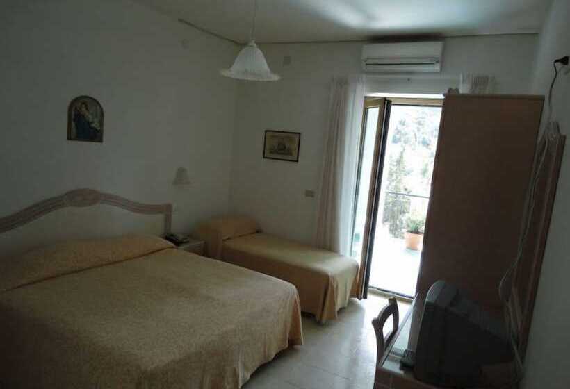 חדר סטנדרט לשלושה, Candia