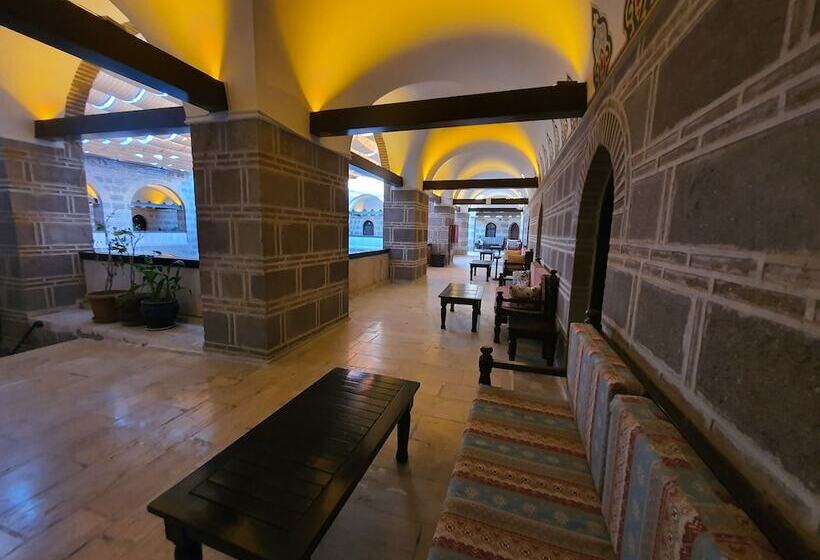 标准间, Kanuni Kervansaray Historical