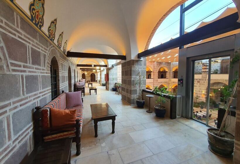 套房, Kanuni Kervansaray Historical