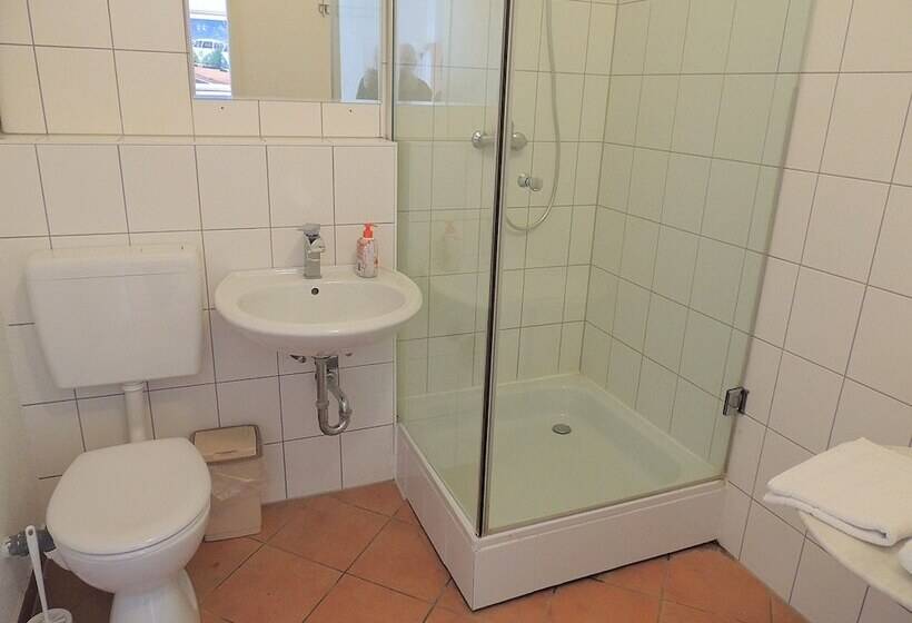 اتاق استاندارد چهار تخته, City Inn