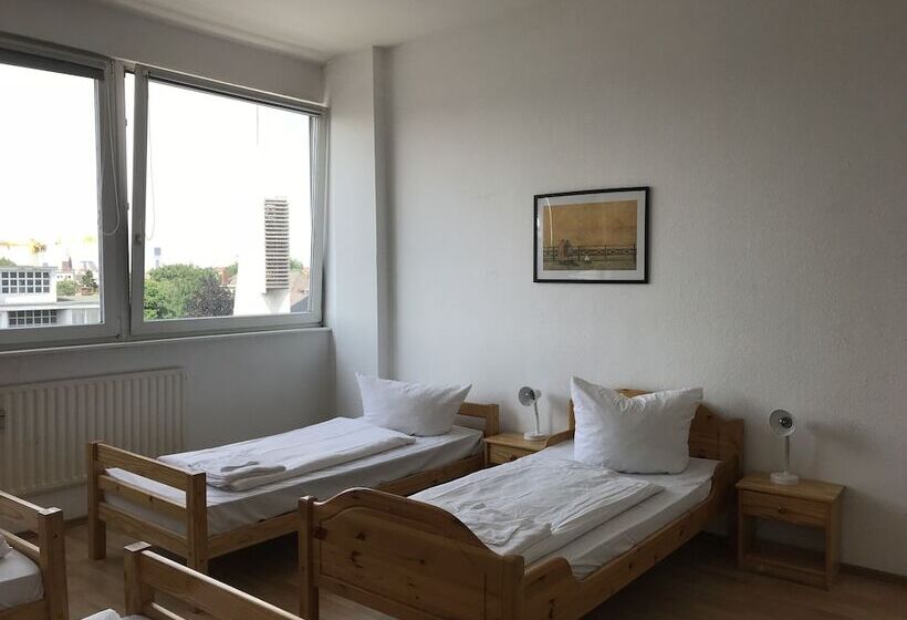 اتاق استاندارد چهار تخته, City Inn