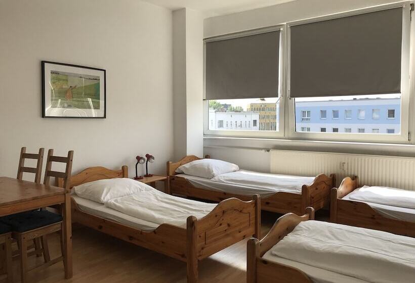 اتاق استاندارد چهار تخته, City Inn