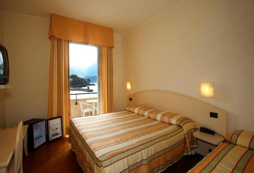 Triple Room Sea View, Elena
