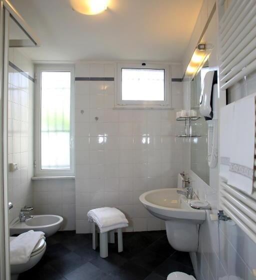 Triple Room Sea View, Elena