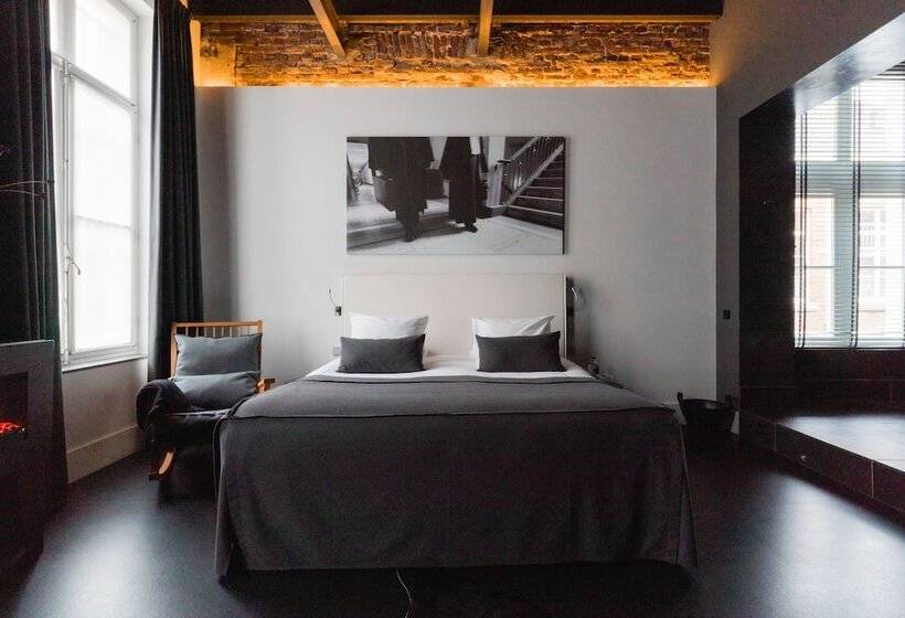 سوییت جونیور, Het Arresthuis