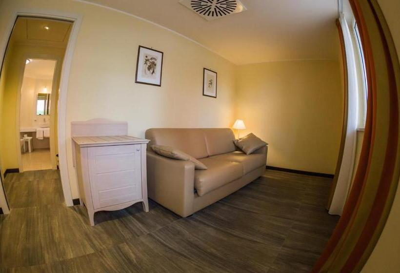 جناح جونيور عائلى, Il Parco Sul Mare Resort & Spa