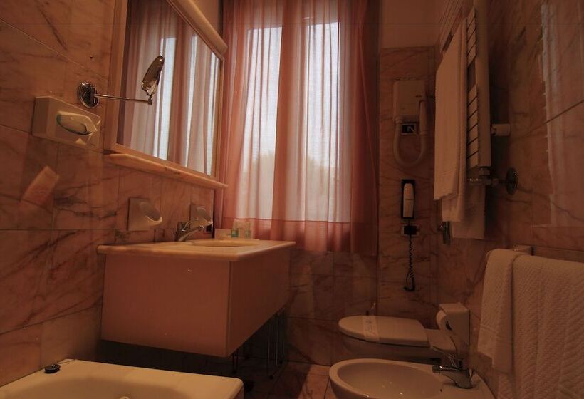 标准单人间, Metro