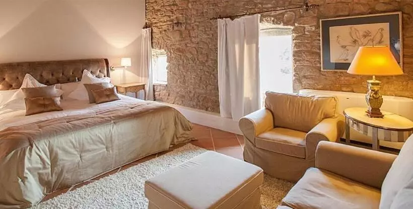اتاق لوکس, La Garriga De Castelladral
