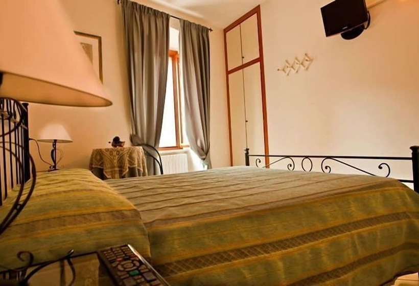 اتاق استاندارد سه نفره, San Giacomo