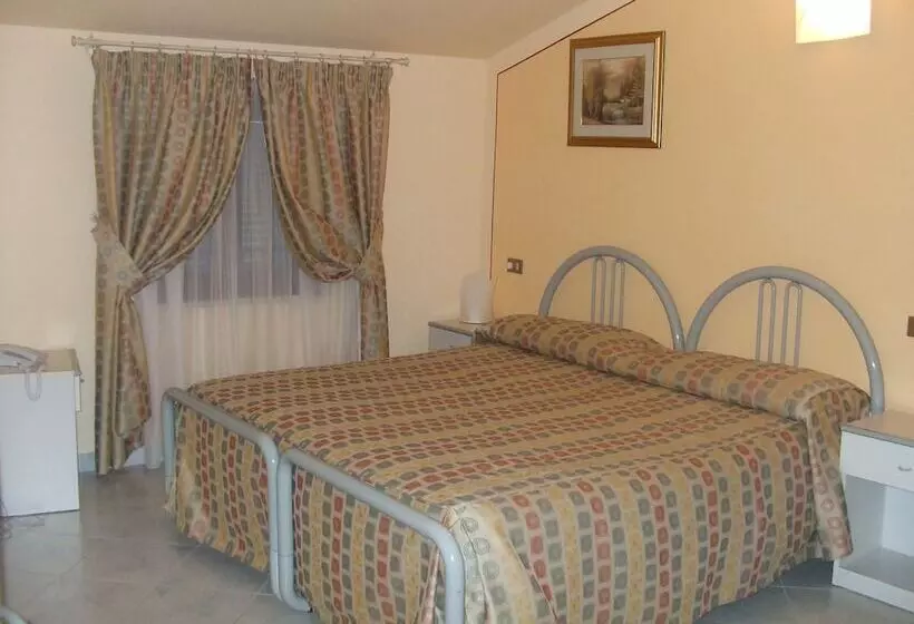 اتاق استاندارد چهار تخته, San Giacomo