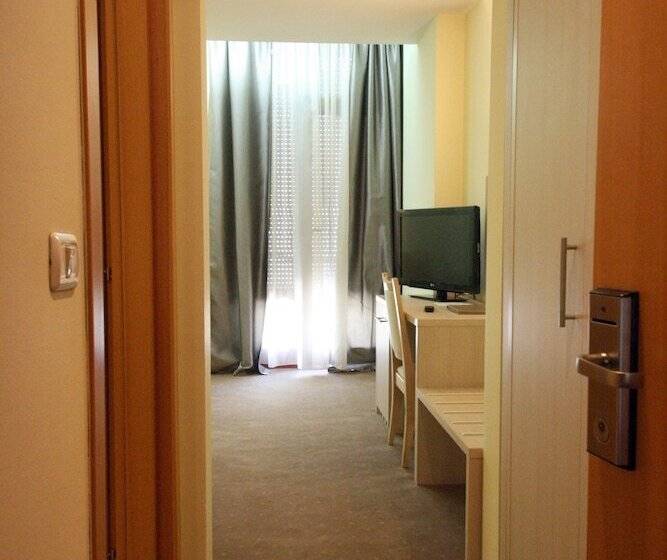 Номер Стандарт Индивидуальный, Savoy