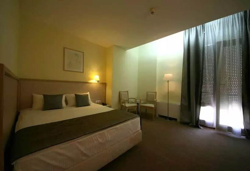 Standard Yhden Hengen Huone, Savoy