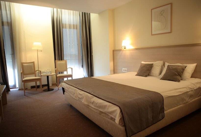 Номер Стандарт, Savoy