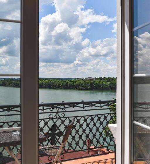 استودیو خانوادگی, Solar Palace Spa & Wellness