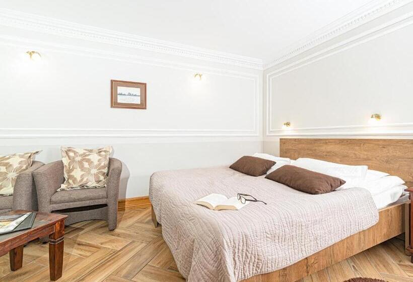 استودیو خانوادگی, Solar Palace Spa & Wellness