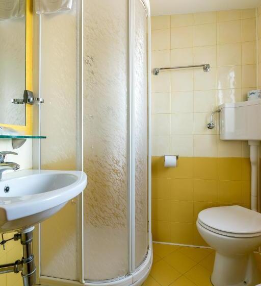 标准三人间, Stresa