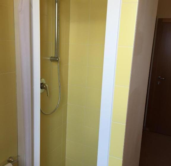 单人经济间, Stresa