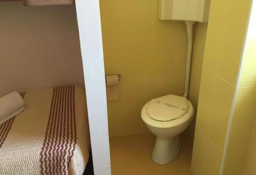 اتاق اکونومی یک تخته, Stresa