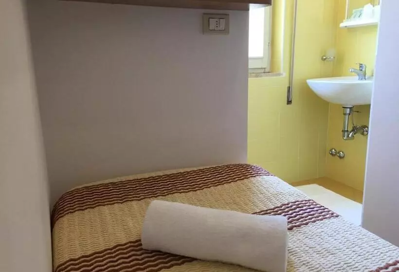 اتاق اکونومی یک تخته, Stresa