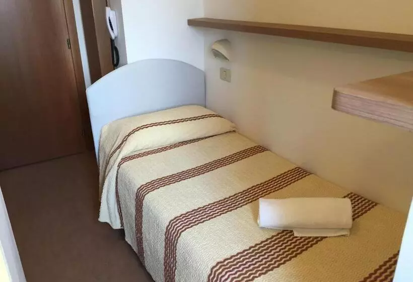 اتاق اکونومی یک تخته, Stresa