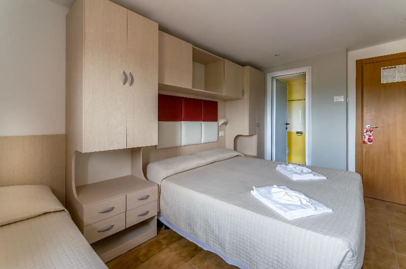 标准三人间, Stresa