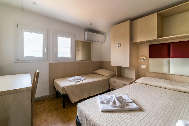 标准三人间, Stresa