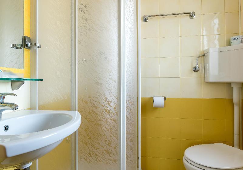 标准三人间, Stresa