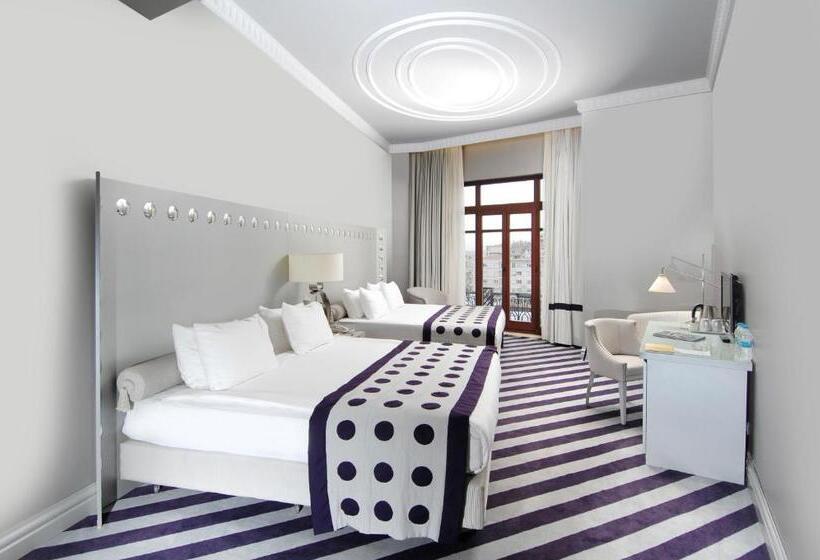 اتاق خانوادگی, Taxim Hill