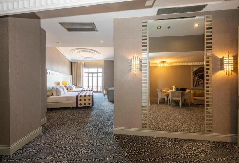 اتاق خانوادگی, Taxim Hill