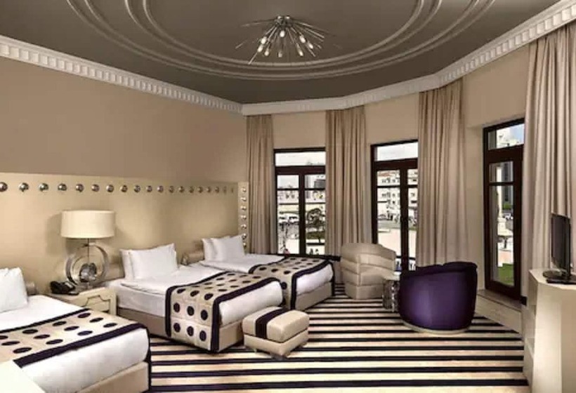 اتاق خانوادگی, Taxim Hill