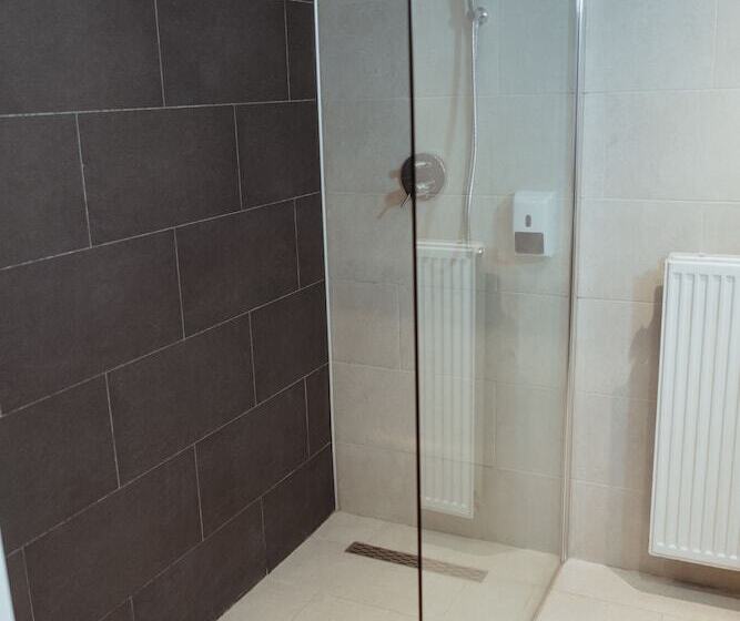 Habitació Triple Estàndard, Le Centenaire Brussels Expo