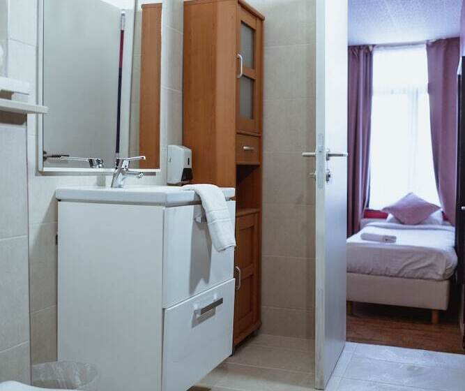 Habitació Triple Estàndard, Le Centenaire Brussels Expo