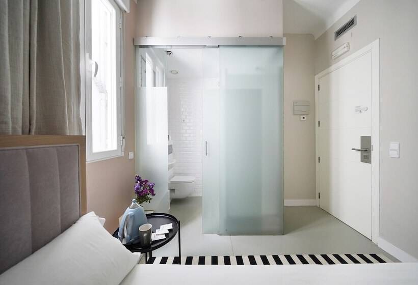 اتاق استاندارد یک نفره, Numa I Script