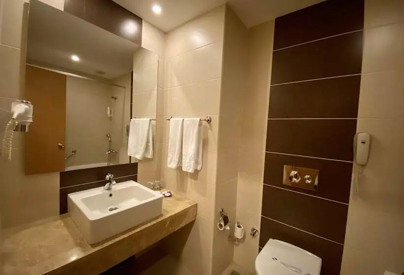 اتاق استاندارد سه نفره, Perissia Hotel & Convention Center